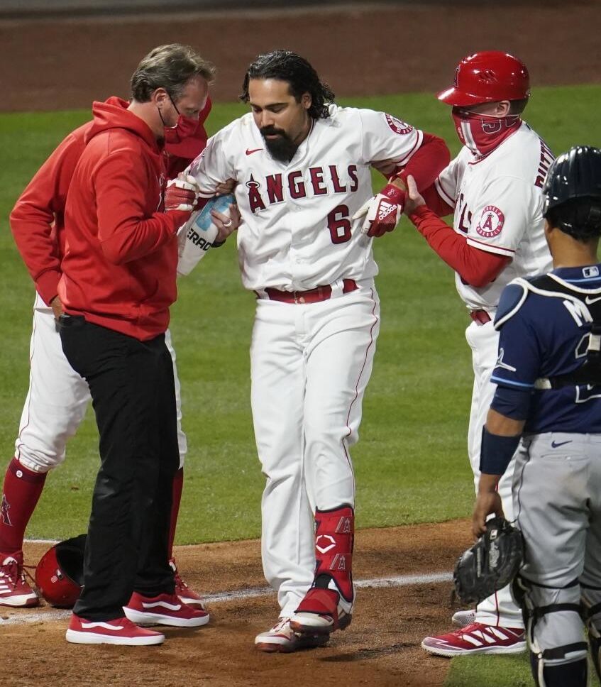 Anthony Rendon relaxing